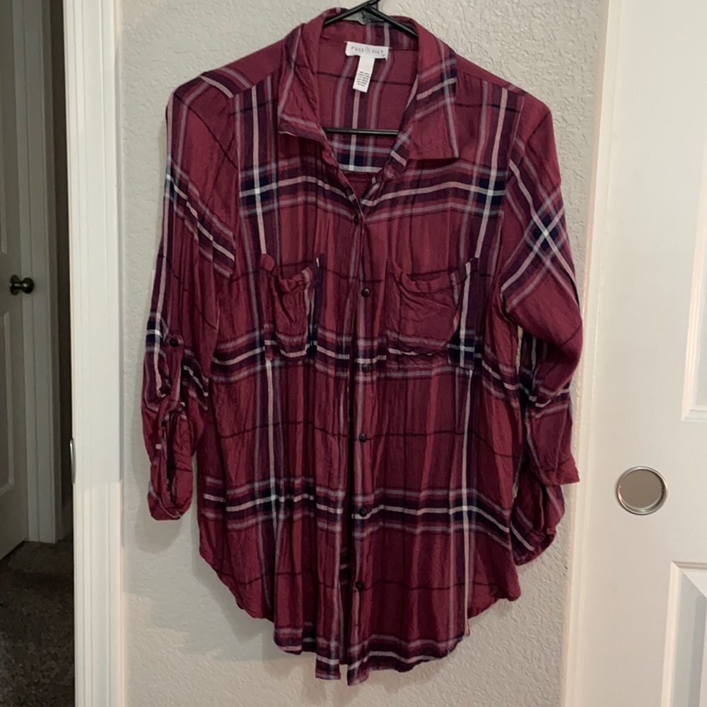 Burgundy white and gray women’s long sleeve plaid top. Women’s size medium.